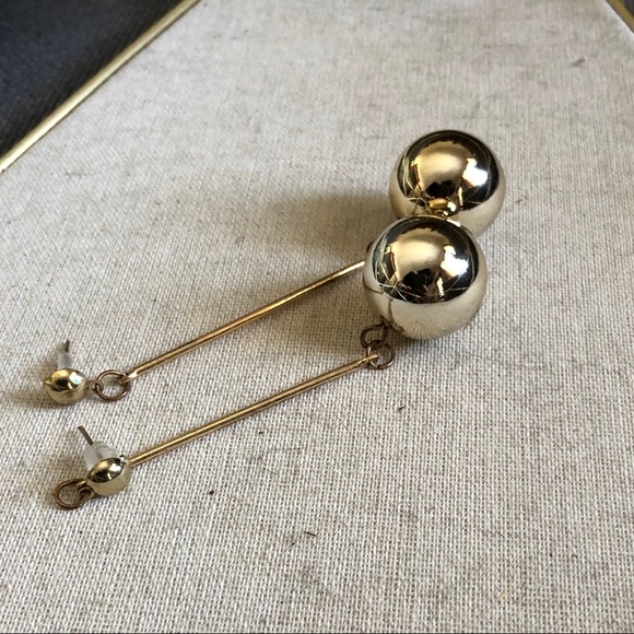 ✨3/$30 Gold ball earrings - Picture 2 of 4